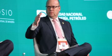 La confianza social y la simplificación de permisos son claves para reactivar la exploración minera, afirma Juan Carlos Ortiz
