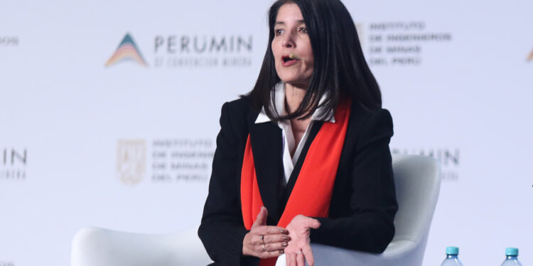 Julia Torreblanca plantea simplificar permisos y fortalecer alianzas con países de la región para acelerar inversiones mineras