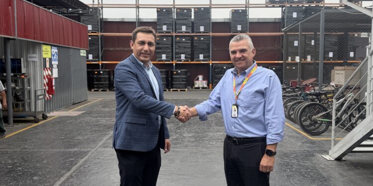 Pluz Energía y Frenosa firman alianza para impulsar la industria