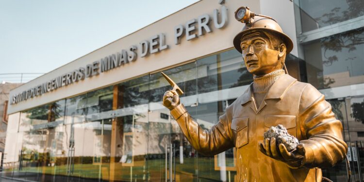 IIMP pide mayor firmeza contra la minería ilegal para proteger al sector formal
