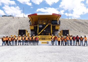 Ferreyros entrega el camión minero Caterpillar número 1,000 en el Perú